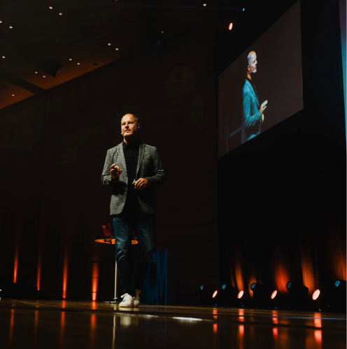 Ulrich Müller auf der Bühne der CashFlow Conference<br />
